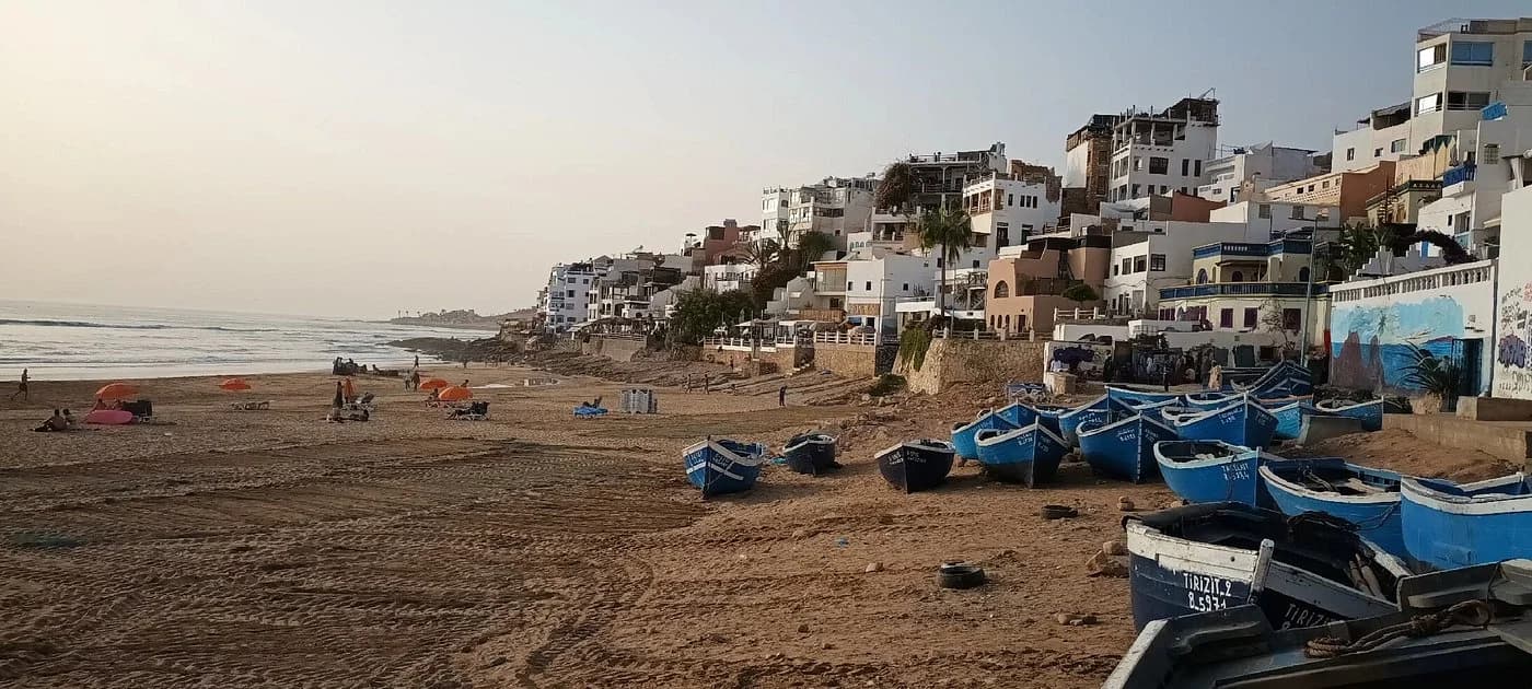 Atlantisch strand ten noorden van Agadir