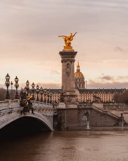 Paris city streets and cafés