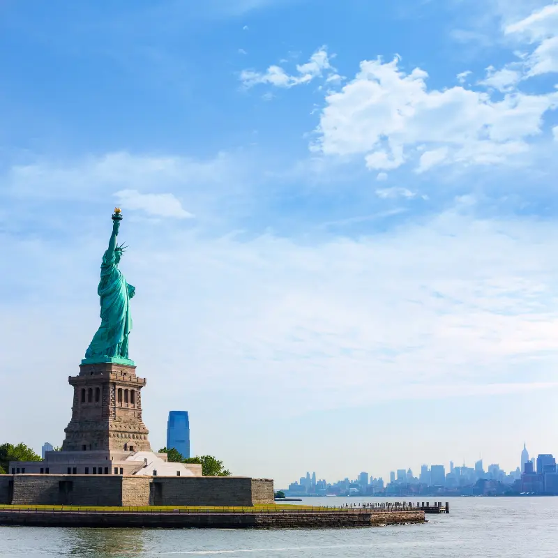 New York airport transfer and Manhattan skyline