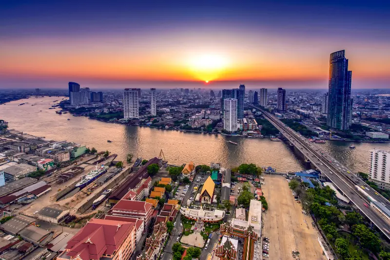 Bangkok travel guide temples and city